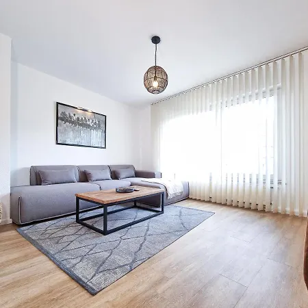 Alpha Apartment *