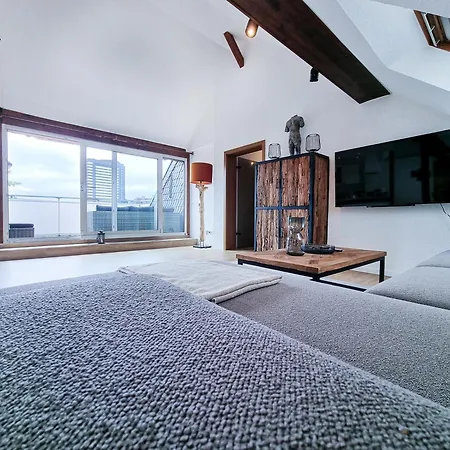 Alpha Apartment *